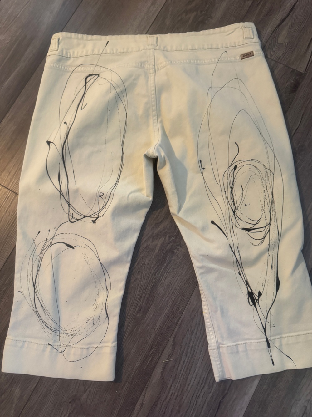 Hand Painted Custom OOAK Levi’s Abstract Art Capris Streetwear Cropped Size 14 - Picture 10 of 14